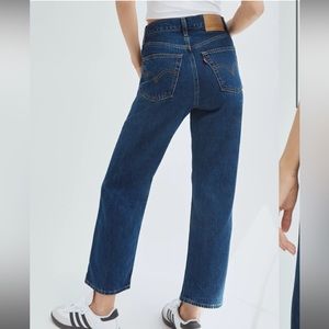 LEVI’S RIBCAGE STRAIGHT JEANS